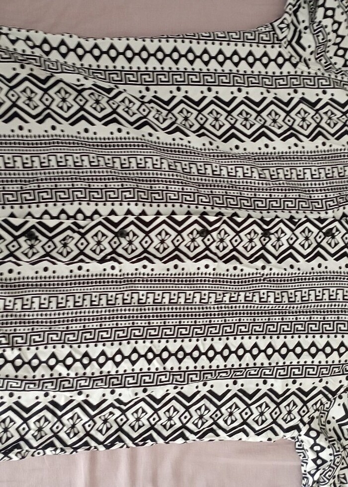 Desenli kısa kollu gömlek  - Görsel 2