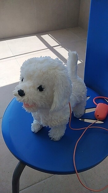 Yürüyen ve havlayan oyuncak köpek