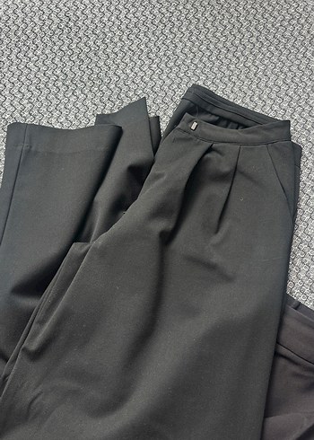 Kadın Siyah Pilili Kumaş Pantolon
