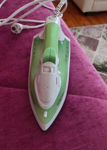 Pastel Yeşil Ütü