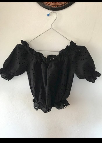 Siyah Suni Deri Şort Etek ve Fırfırlı Bluz - Görsel 15