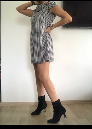 Gri Kareli Yüksek Yakalı Ofis Model Elbise - Görsel 4