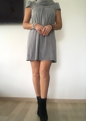 Gri Kareli Yüksek Yakalı Ofis Model Elbise - Görsel 3