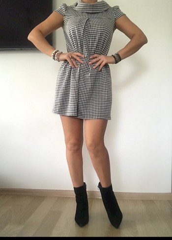 Gri Kareli Yüksek Yakalı Ofis Model Elbise - Görsel 2