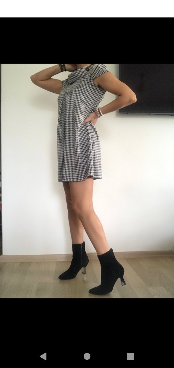 Gri Kareli Yüksek Yakalı Ofis Model Elbise - Görsel 4