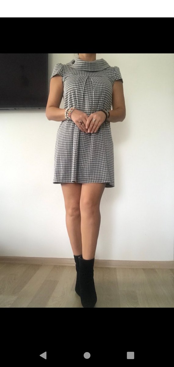 Gri Kareli Yüksek Yakalı Ofis Model Elbise - Görsel 3