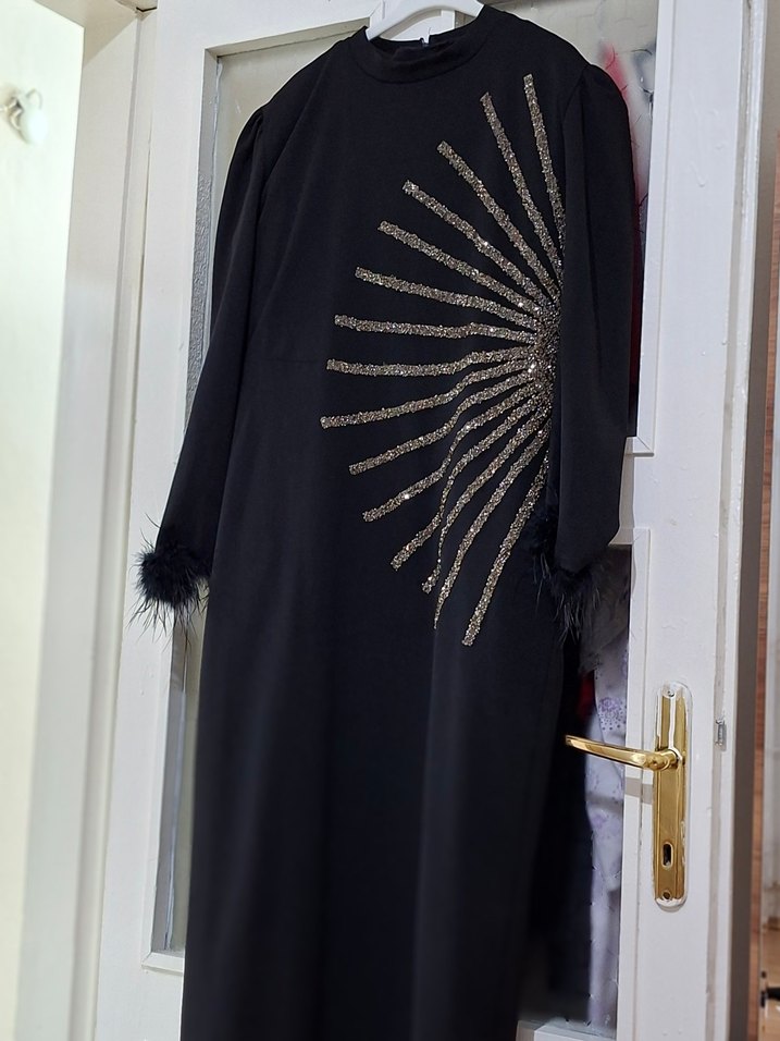 Kürk Detaylı Siyah Uzun Kadın Elbise - Görsel 3