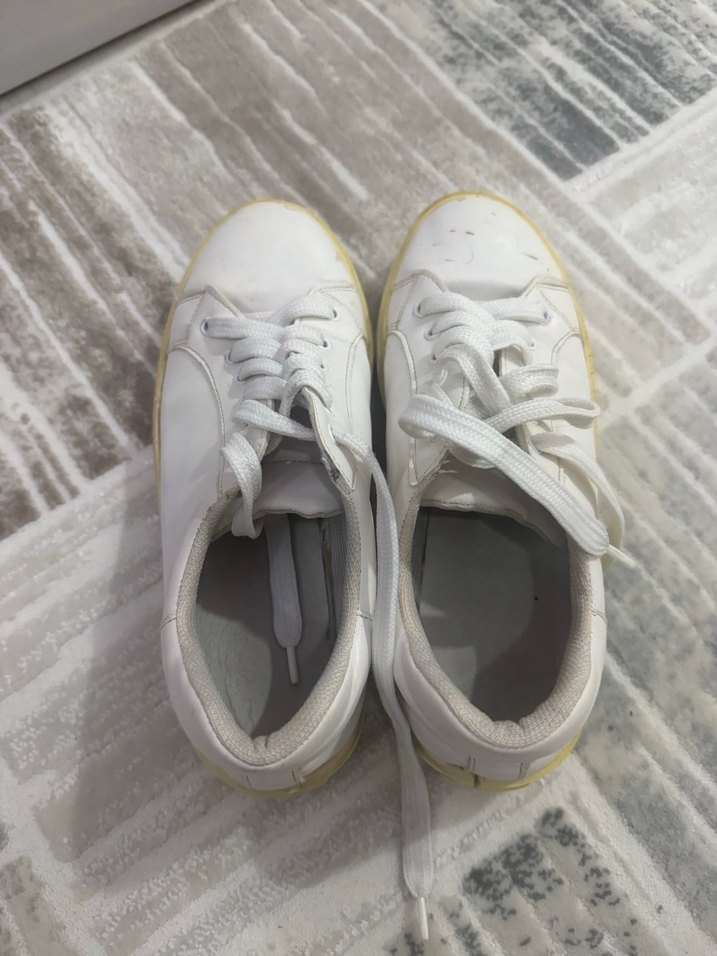 Beyaz Minimalist Kadın Spor Ayakkabı - Görsel 2