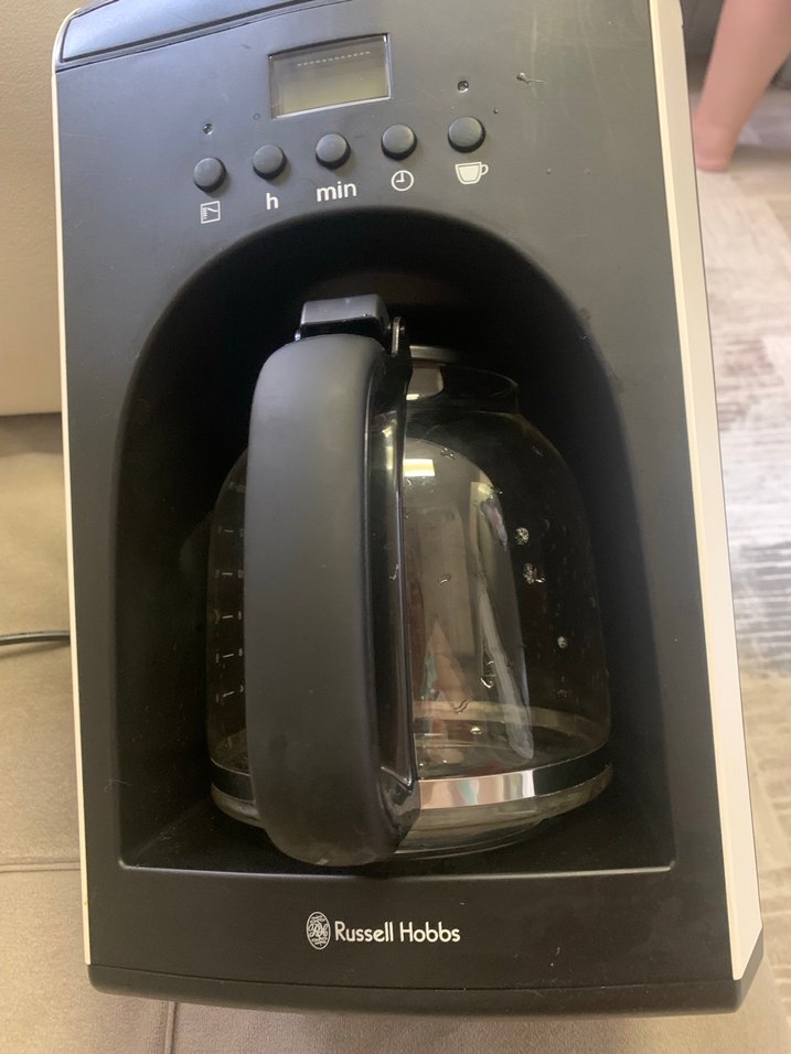 Beyaz ve Siyah Russell Hobbs Kahve Makinesi - Görsel 2