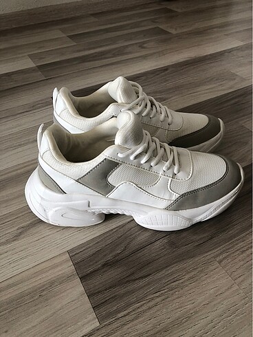 Sneaker