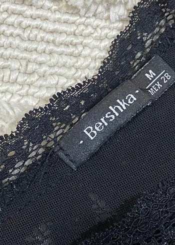 Bershka Dantel Detaylı Siyah V Yaka Bluz