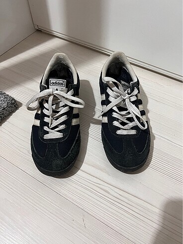 Adidas dragon