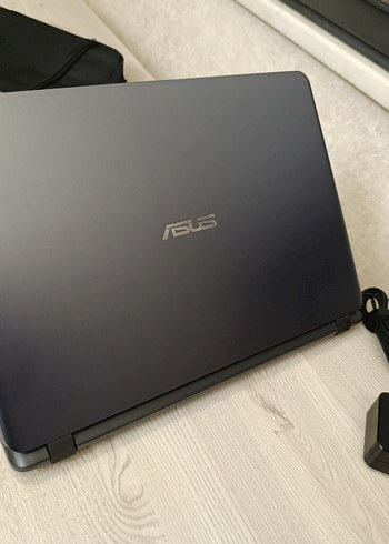 Gri Asus Laptop - Görsel 4