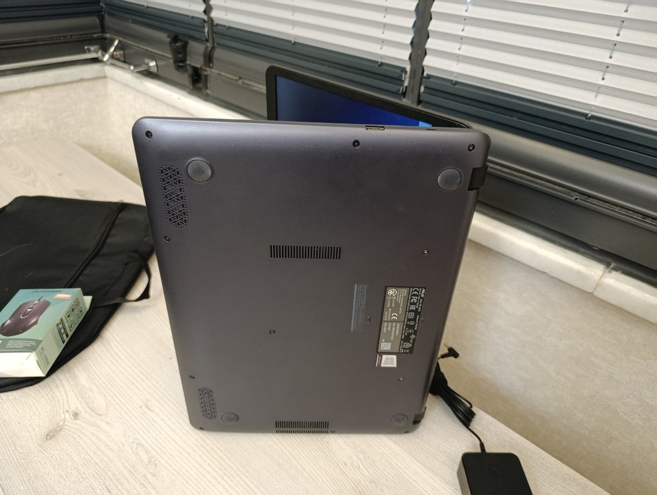 Gri Asus Laptop - Görsel 5