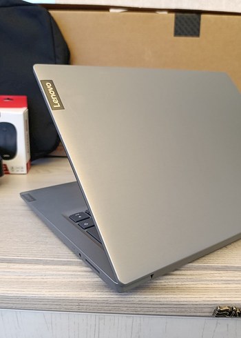 Lenovo Laptop Temiz ve hafif, uzun batarya ömrü - Görsel 5