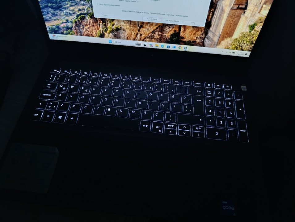 11. nesil i5 Dell laptop 512GB 8GB - Görsel 3