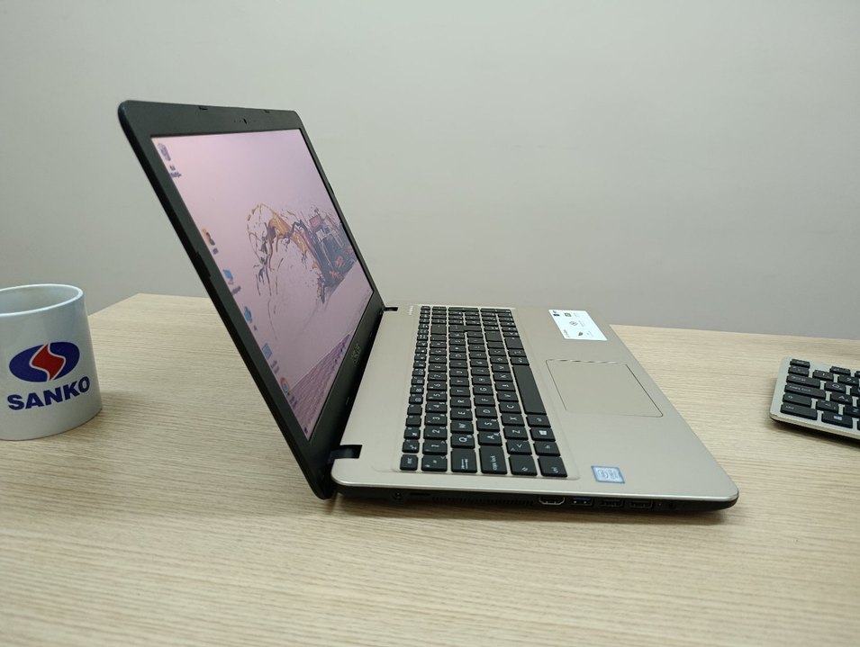 Hediyelik Asus i3 4 çekirdekli laptop SSD diskli - Görsel 2