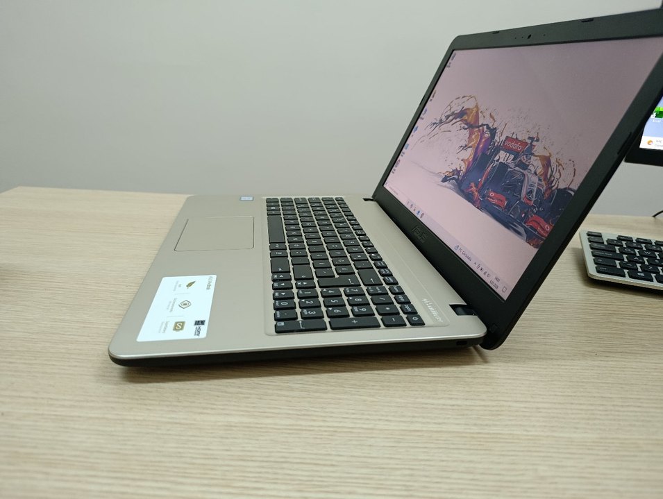 Hediyelik Asus i3 4 çekirdekli laptop SSD diskli - Görsel 3