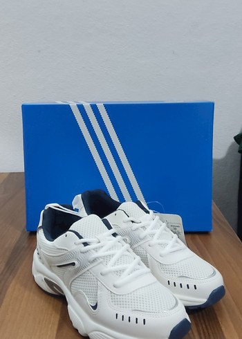 LC Waikiki Beyaz Bağcıklı Kadın Spor Ayakkabı
