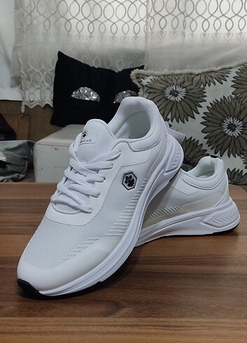 Hafif ve rahat spor ayakkabı 