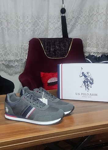 Hafif ve rahat spor ayakkabı 