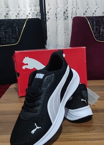 Hafif ve rahat spor ayakkabı 