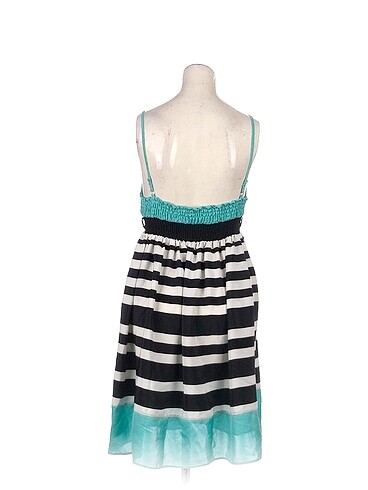 l Beden PreLoved Kısa Elbise %70 İndirimli.