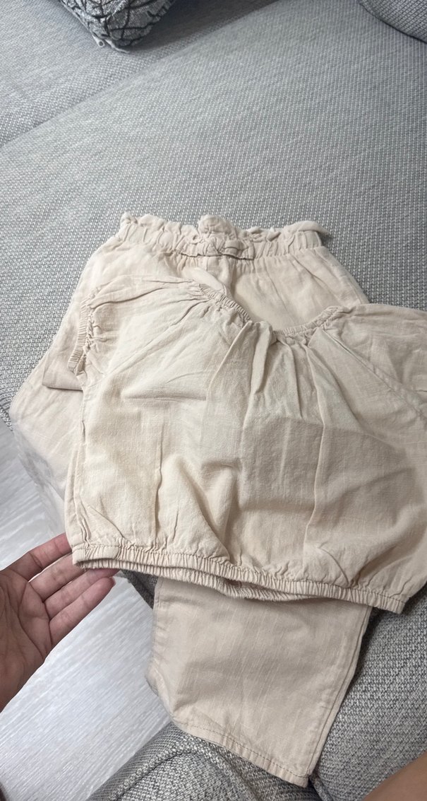 Bej Kısa Kollu Bebek Kız Takımı. keten kumaş. Hiç kullanılmadı. - Görsel 5