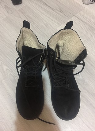 h&m bot siyah