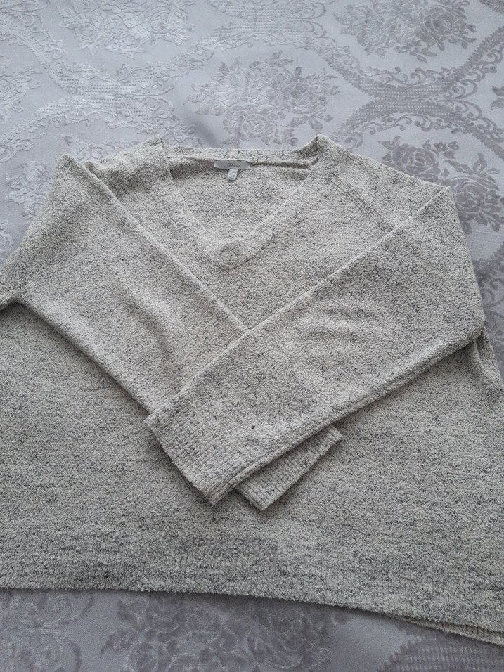 Gri V Yakalı Kadın Kazak - Görsel 4