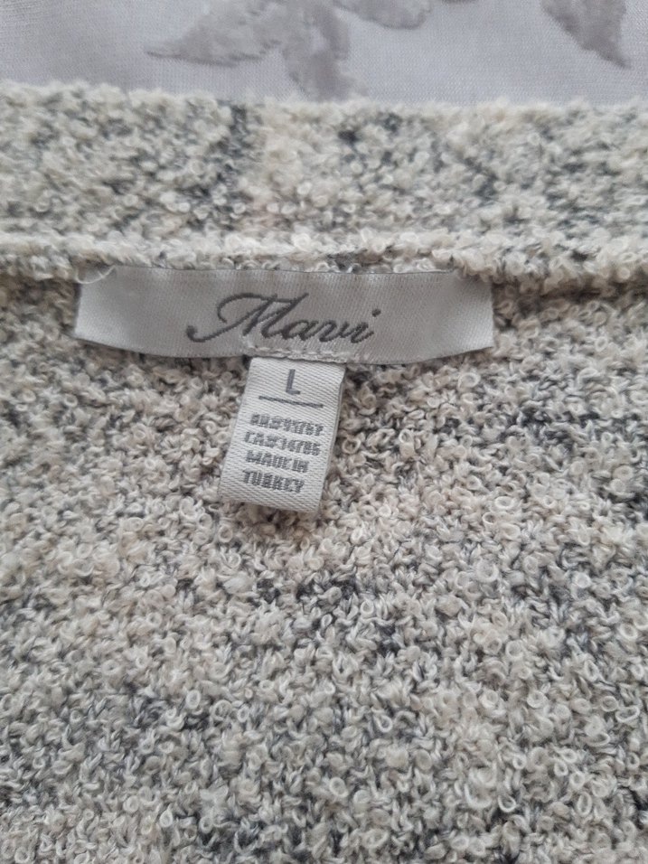 Gri V Yakalı Kadın Kazak - Görsel 2