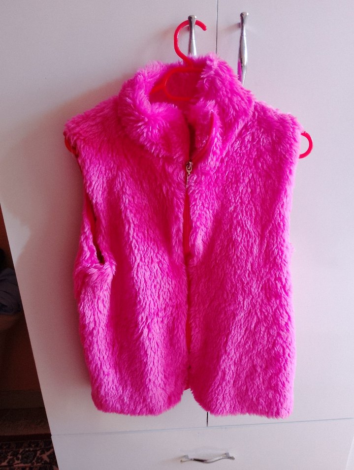 Kız Çocuk Pembe Kürklü Yelek - Görsel 2