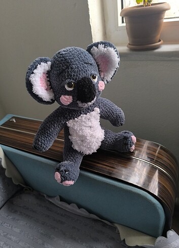 Kadife ipten yapılmış koala