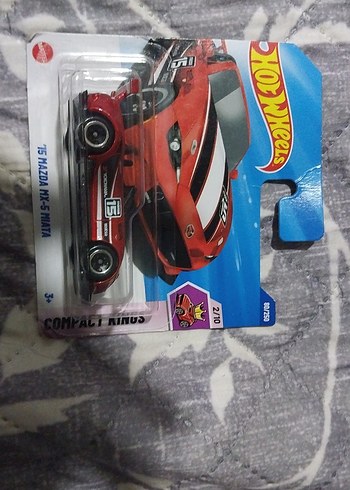 Kırmızı Hot Wheels Oyuncak Araba