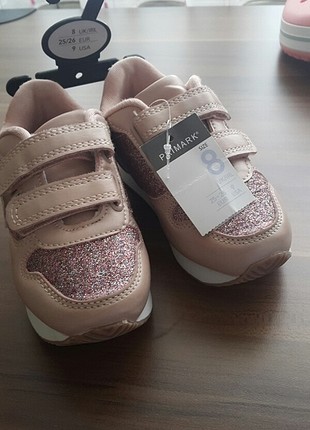 Primark marka 25/26 numara kız çocuk etiketli spor ayakkabi 