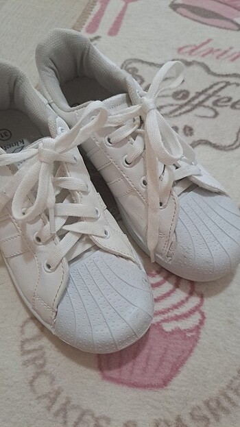 31 numara beyaz ayakkabı yırtık sökük vb kusur yoktur  - Görsel 3