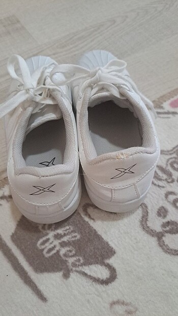 31 numara beyaz ayakkabı yırtık sökük vb kusur yoktur  - Görsel 4