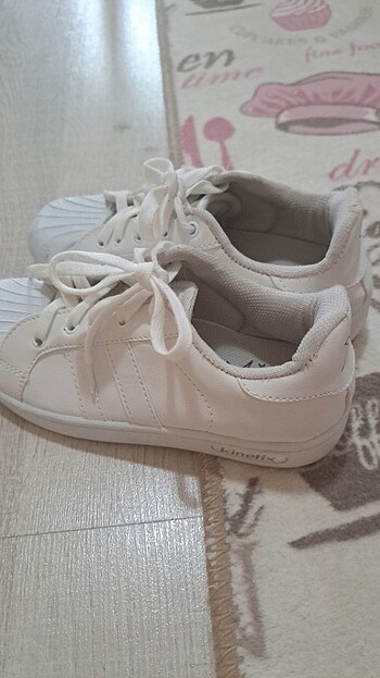 31 numara beyaz ayakkabı yırtık sökük vb kusur yoktur  - Görsel 5