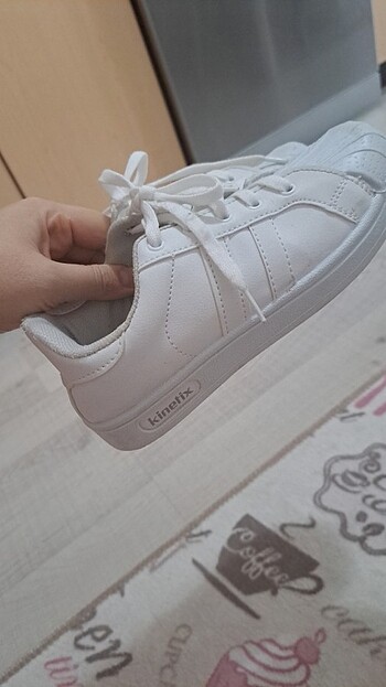 31 numara beyaz ayakkabı yırtık sökük vb kusur yoktur  - Görsel 6