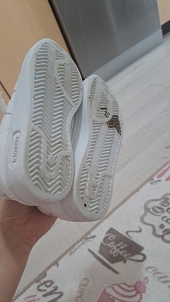31 numara beyaz ayakkabı yırtık sökük vb kusur yoktur  - Görsel 7
