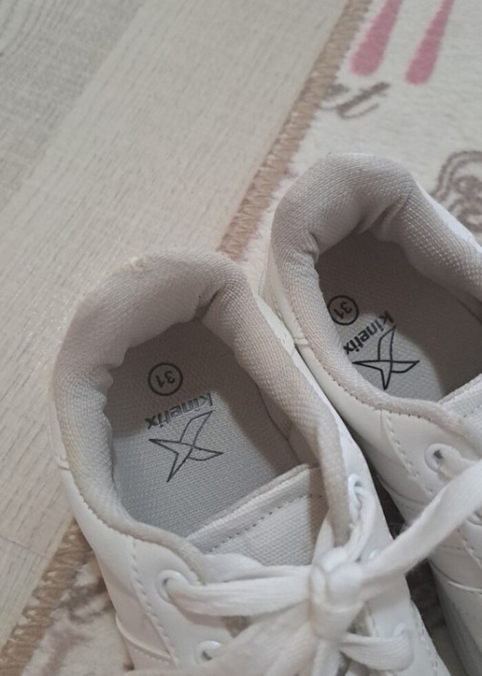 31 numara beyaz ayakkabı yırtık sökük vb kusur yoktur  - Görsel 2