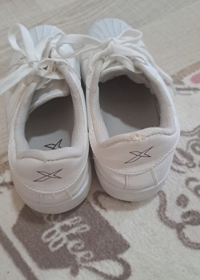 31 numara beyaz ayakkabı yırtık sökük vb kusur yoktur  - Görsel 4