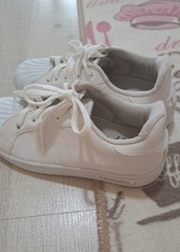 31 numara beyaz ayakkabı yırtık sökük vb kusur yoktur  - Görsel 5