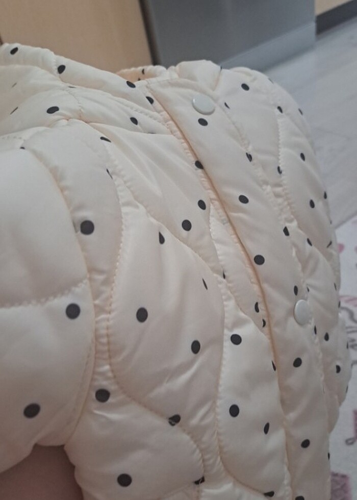 Şahanede bir mont bizim asılarak giderken hep giydiğimiz montlu  - Görsel 4