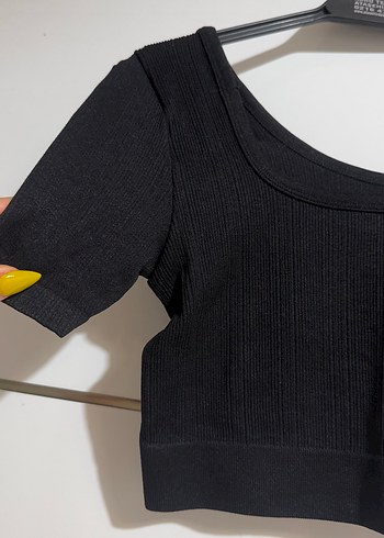 Siyah Kısa Kollu Crop Top - Görsel 2