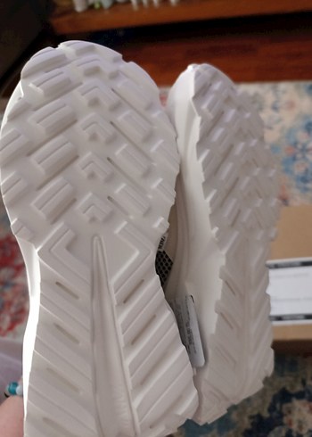 zara 35 nmr Beyaz Gri Desenli Dolgu Topuklu Spor Ayakkabı - Görsel 6