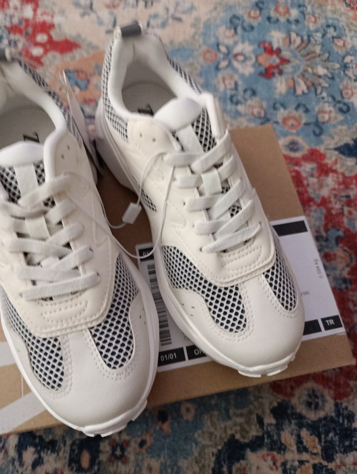 zara 35 nmr Beyaz Gri Desenli Dolgu Topuklu Spor Ayakkabı - Görsel 4