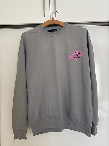 Barrels and oil baskılı gri sweatshirt