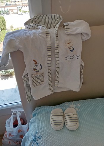 Erkek Çocuk Nakışlı Beyaz Bornoz ve Terlik Seti - Görsel 2