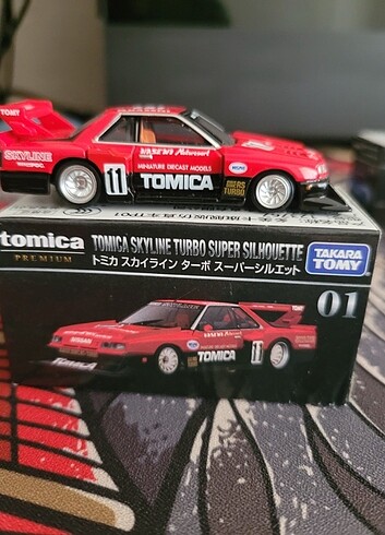 Takara Tomy Nissan Skyline 